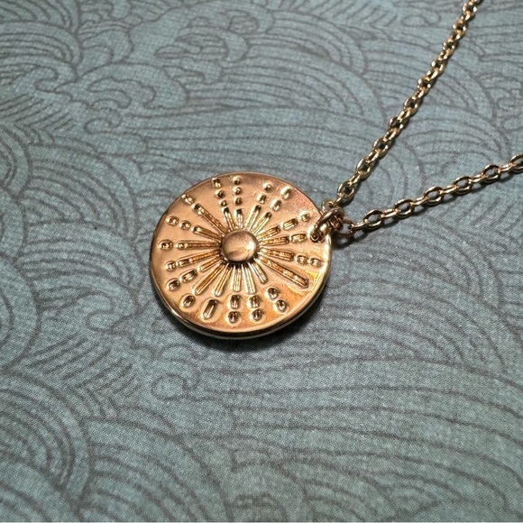 DAINTY GOLD TONE SUNSHINE NECKLACE - Picture 3 of 8